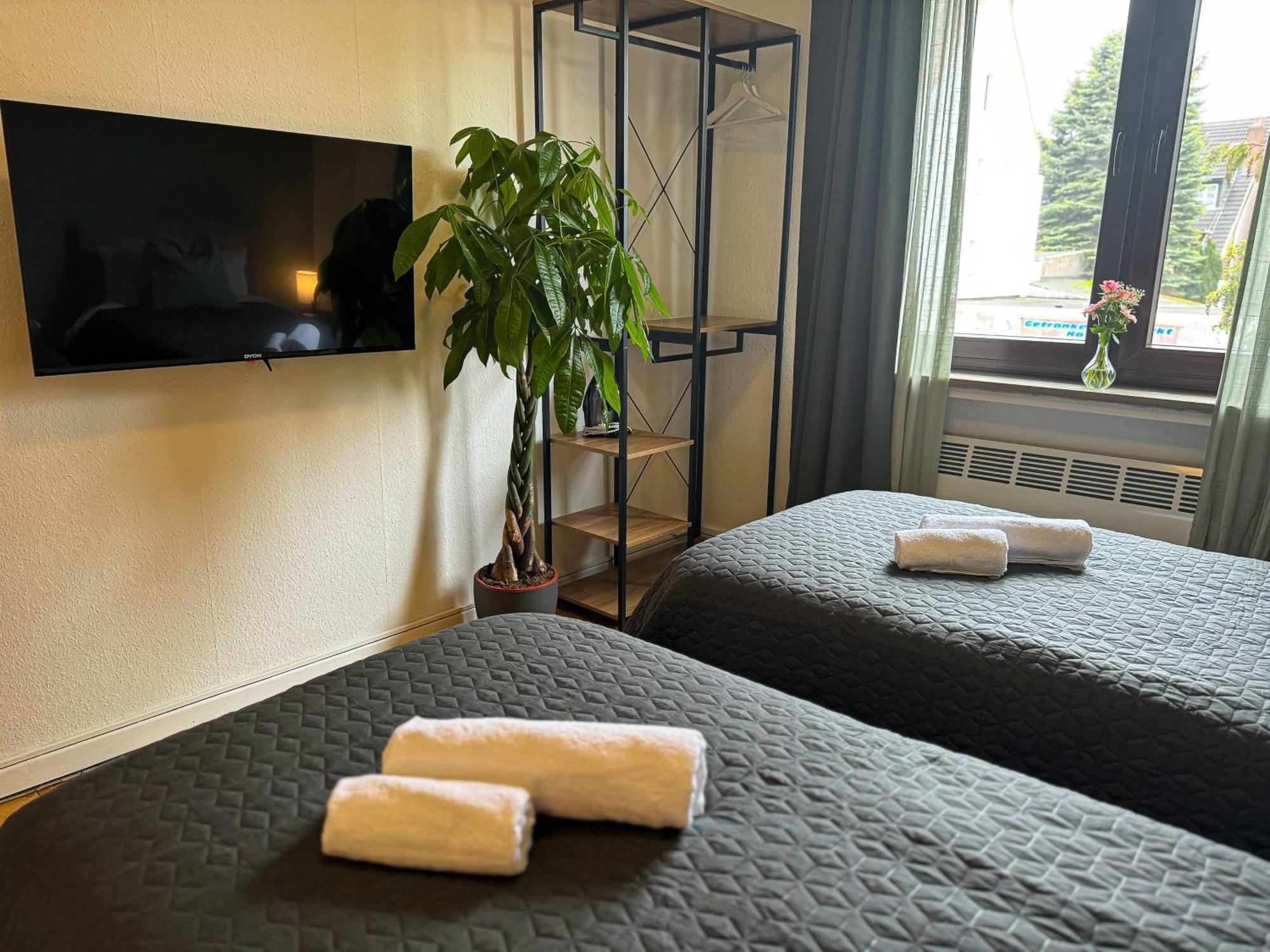 Immostay #8 - Haus Fuer 13 Personen Mit 7 Zimmer - Grosser Garten & Grill, Free Parking, Wlan BRE Esterno foto