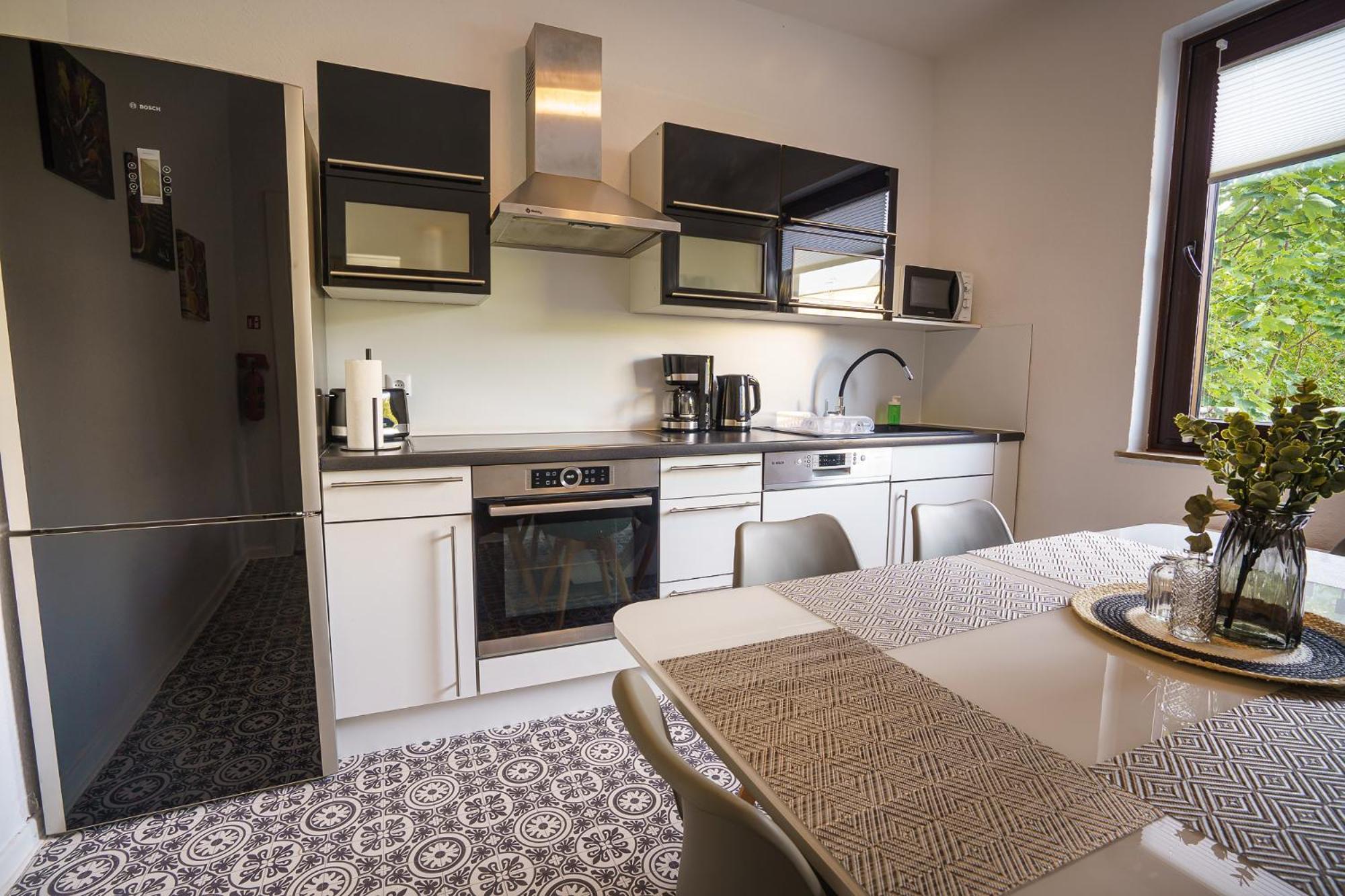 Immostay #8 - Haus Fuer 13 Personen Mit 7 Zimmer - Grosser Garten & Grill, Free Parking, Wlan BRE Esterno foto