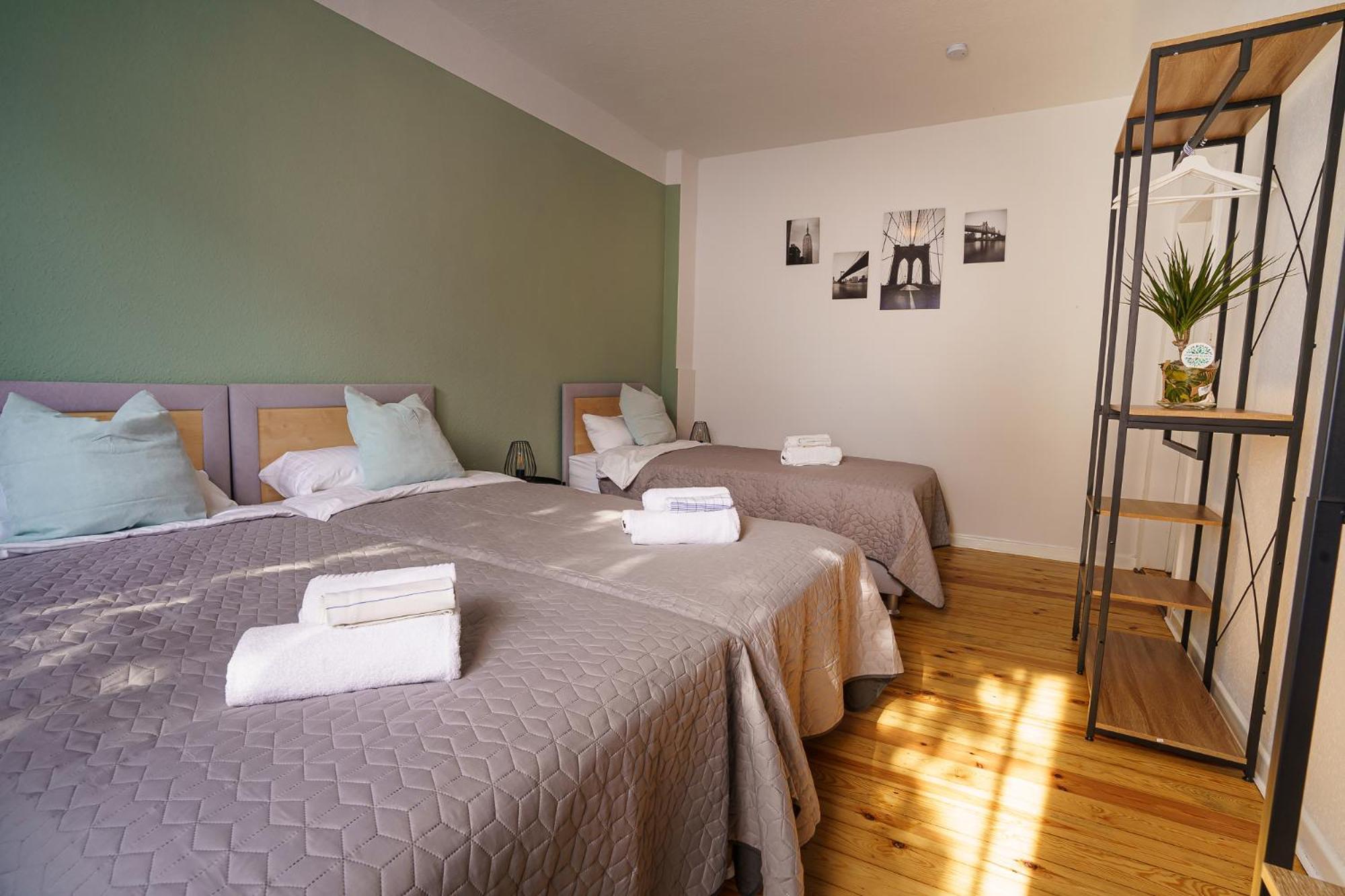 Immostay #8 - Haus Fuer 13 Personen Mit 7 Zimmer - Grosser Garten & Grill, Free Parking, Wlan BRE Esterno foto